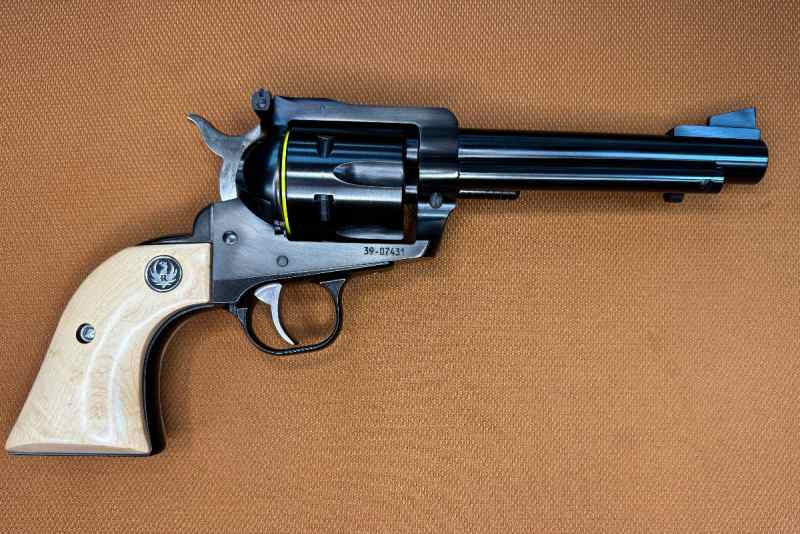 NEW IN BOX - Ruger Blackhawk Convertible 357Mag 