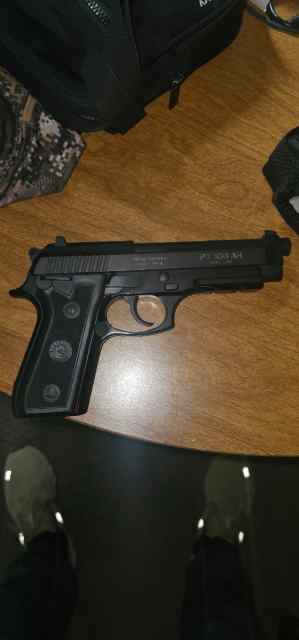 Taurus PT100AR .40 SW