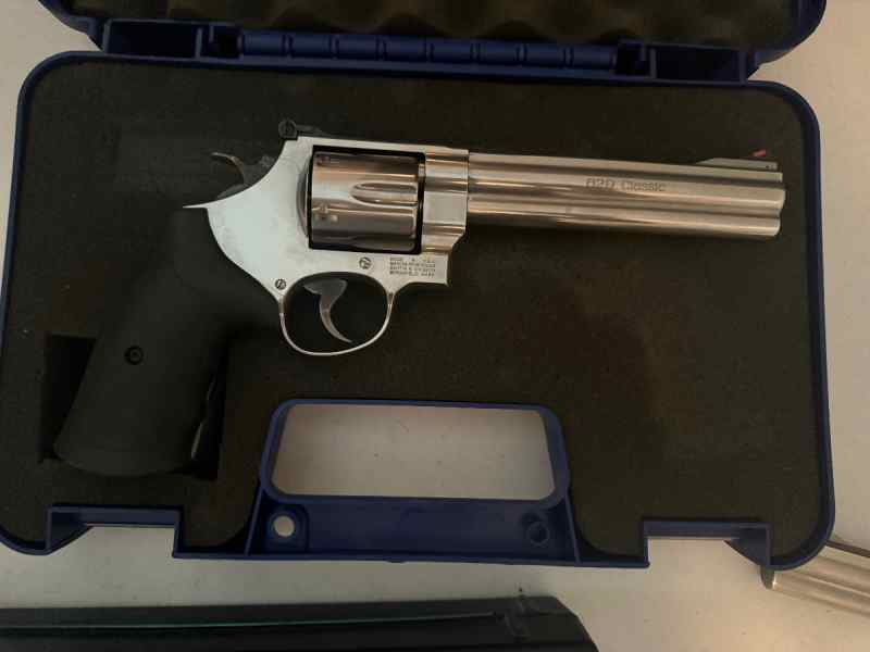 Smith &amp; Wesson Model 629