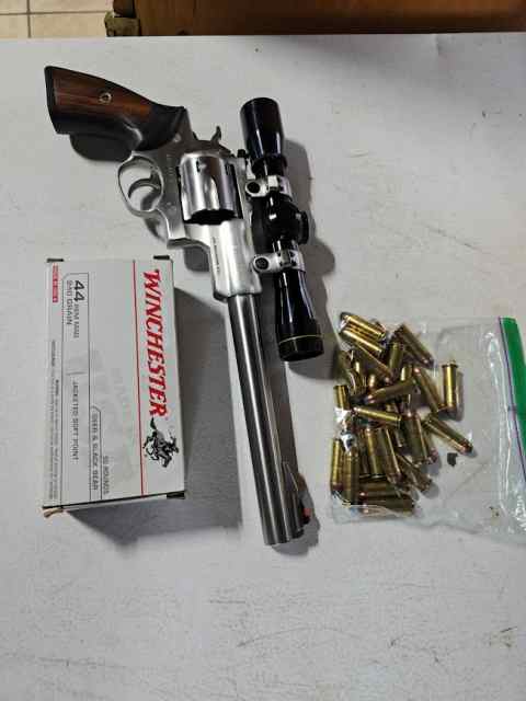 Ruger super red hawk 44 mag with leupold