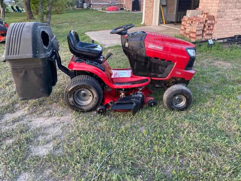 Craftsman T2200 Riding Lawn mover 42 in w/ bagger