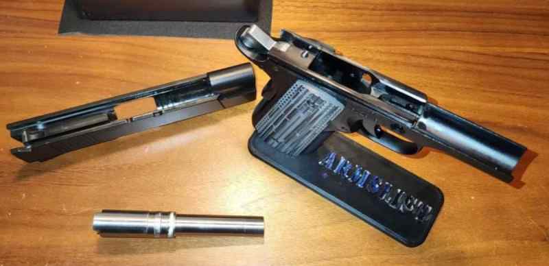 Dan Wesson Valkyrie 1911 .45 acp Commander 1911A1
