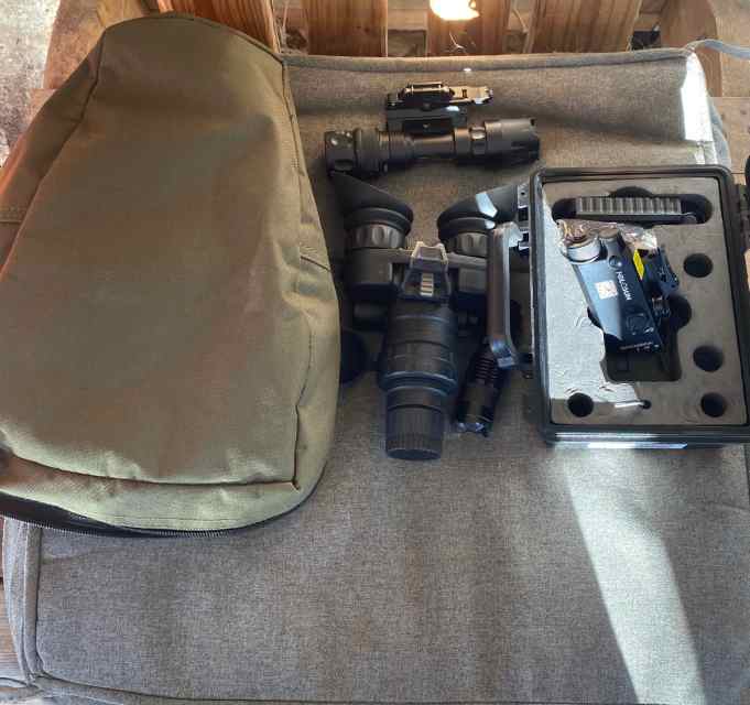 Nvg set plus ir/white light and ir laser 