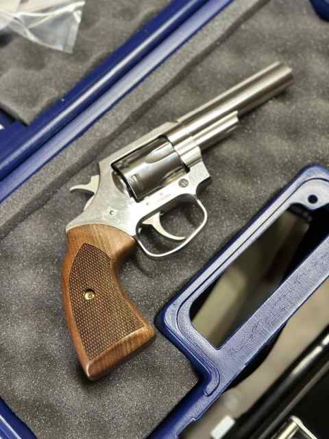 Colt viper 4 inch with Azula holster 