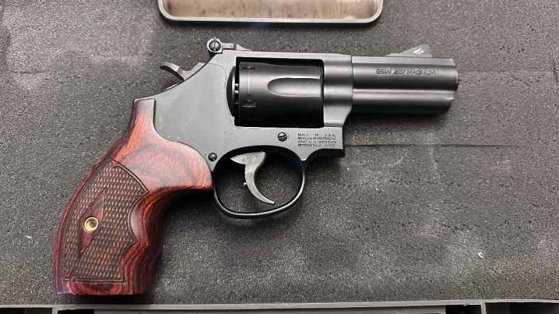 Smith &amp; Wesson Model 19 Carry Comp