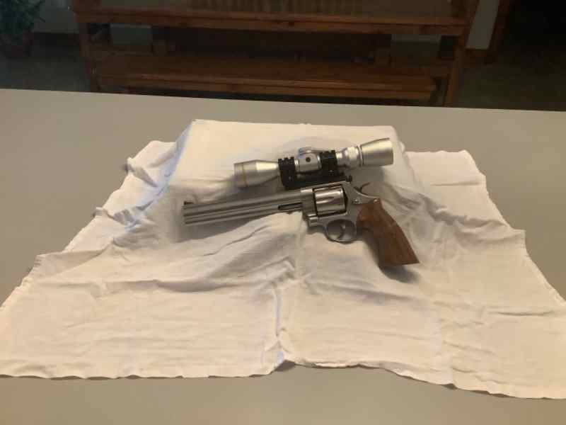 Smith and Wesson 629-5 DX