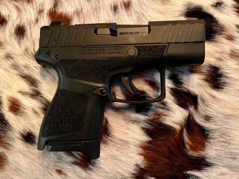 NEW IN BOX - Beretta APX A1 Carry - 2 Magazines 