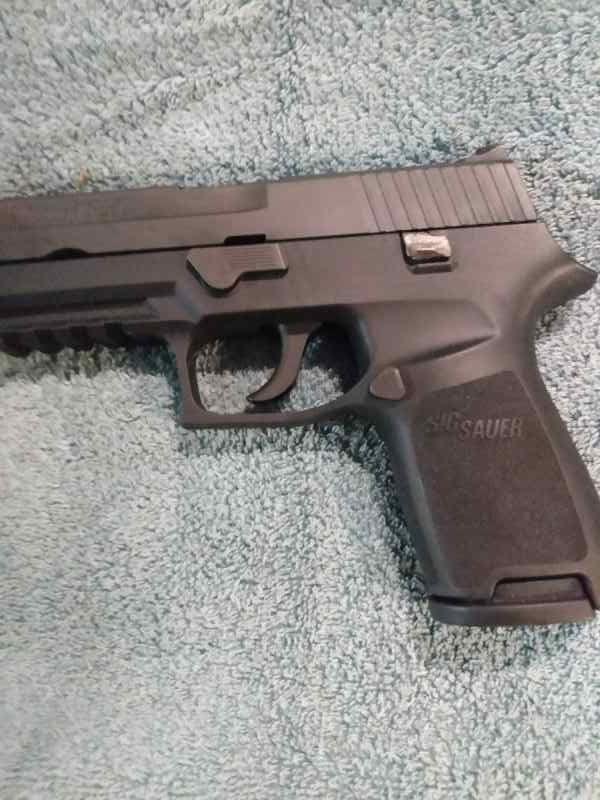 Sig Sauer P250 9mm 