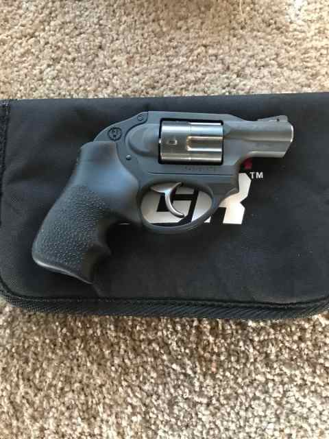 .357 Magnum Ruger LCR w/ speed loaders 