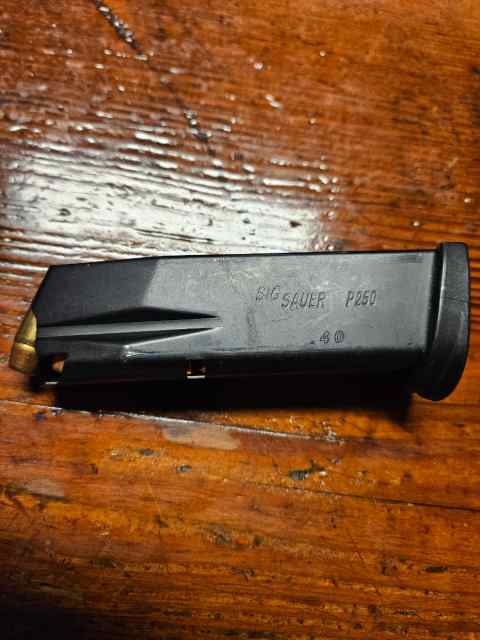 Sig Sauer P250 .40 cal S+W 13rd magazine