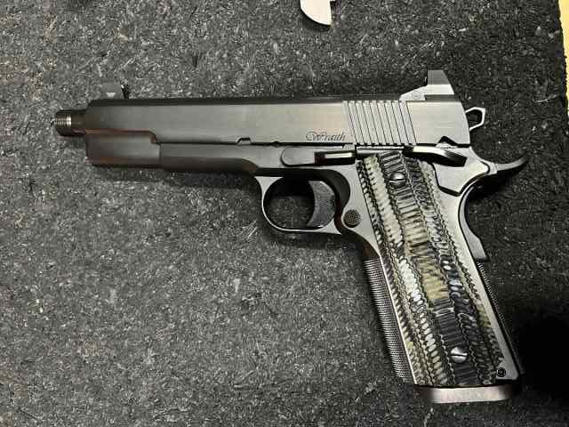 Dan Wesson Wraith