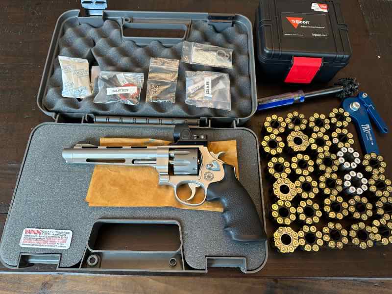 Smith &amp; Wesson 929 Customized TK Custom and extras