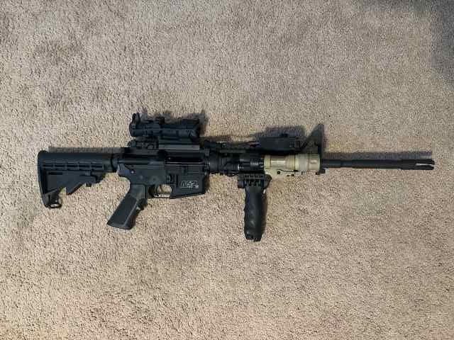 Smith and Wesson M&amp;P-15 5.56 + accessories