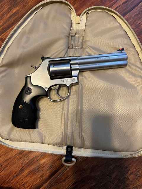 S&amp;W 686 plus, 5 inch barrel