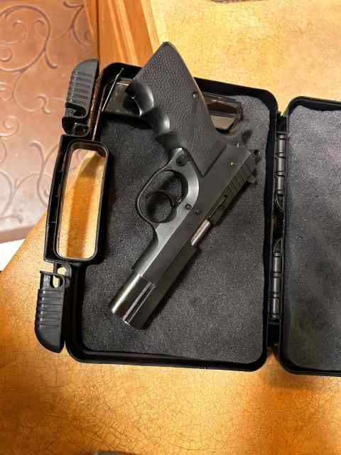9mm Italian EAA witness 