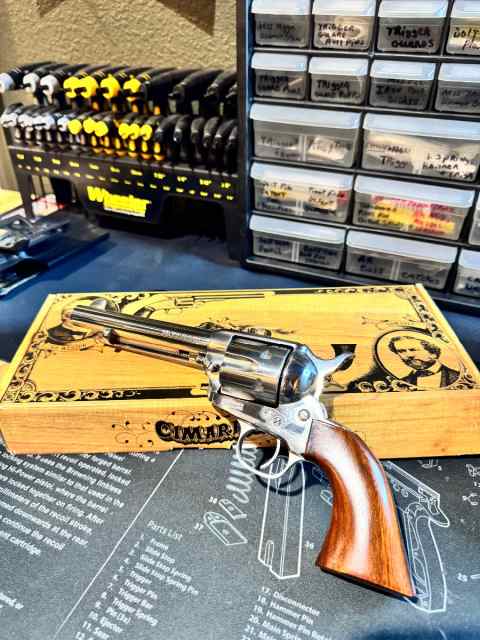 Uberti 1873 Cattleman .45LC  Like New!