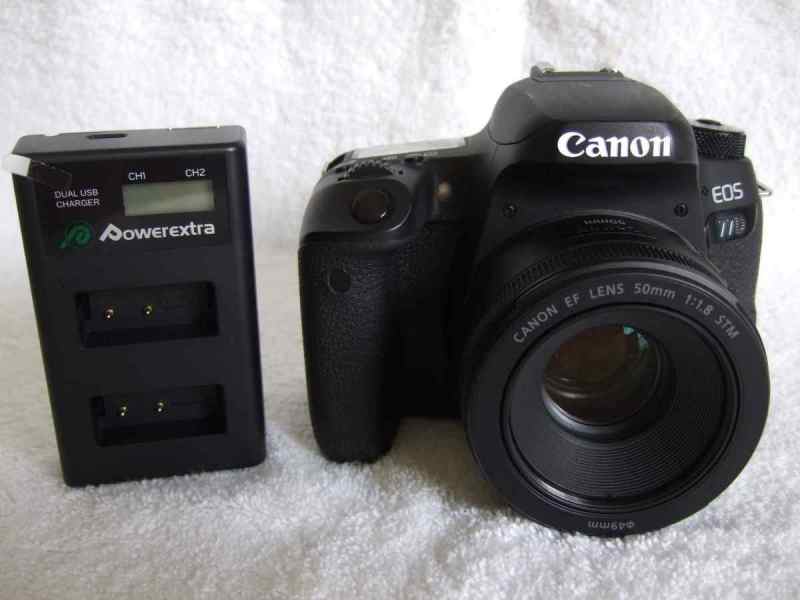 Canon EOS 77D 24.2MP Camera Kit - new cnd