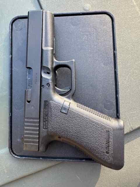 Glock 20 gen 2 with original Tupperware. 