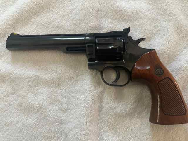 Dan Wesson Model 15 357 In Excellent Condition
