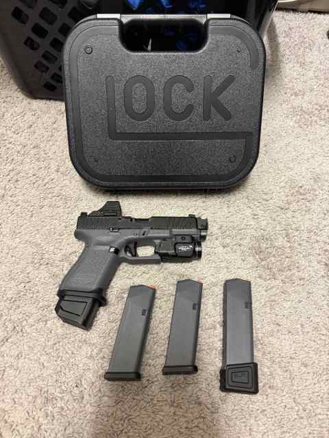 Lipseys Glock 19 Gen 5 MOS
