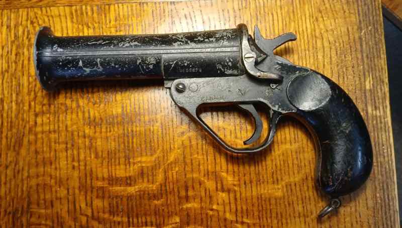 WORLD WAR II CANADIAN FLARE GUN 26mm