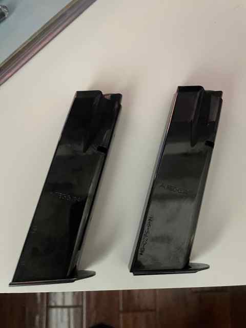 x2 CZ 75 Magazines Mecgar