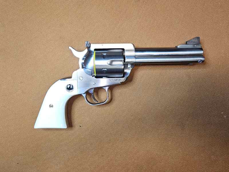 NEW IN BOX-Ruger New Model Blackhawk Flattop - 45C