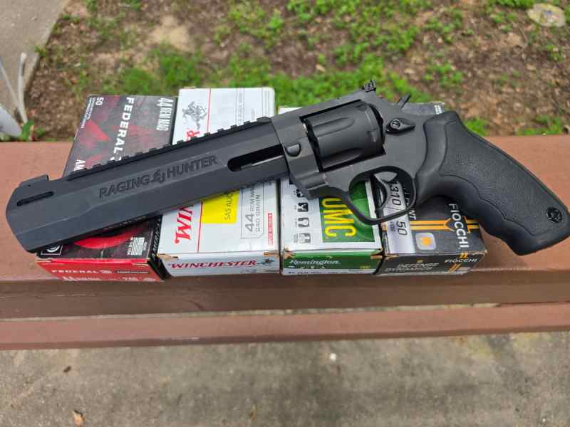 WTT Taurus Raging Hunter 44mag