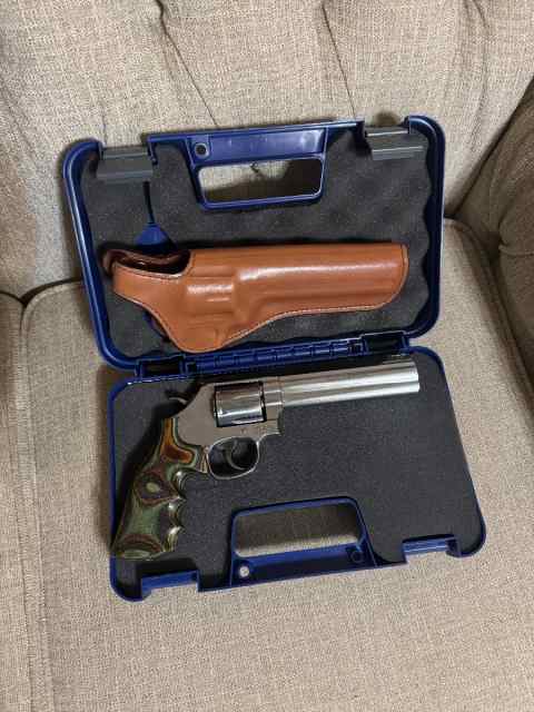 NIB S&amp;W 686