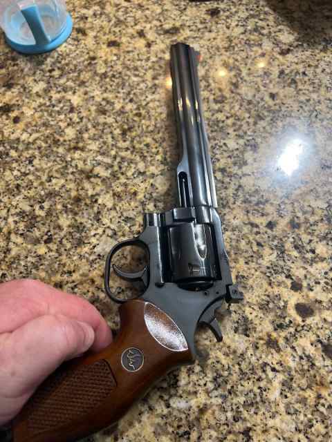 1981 Dan Wesson .357 8”. Mint condition 